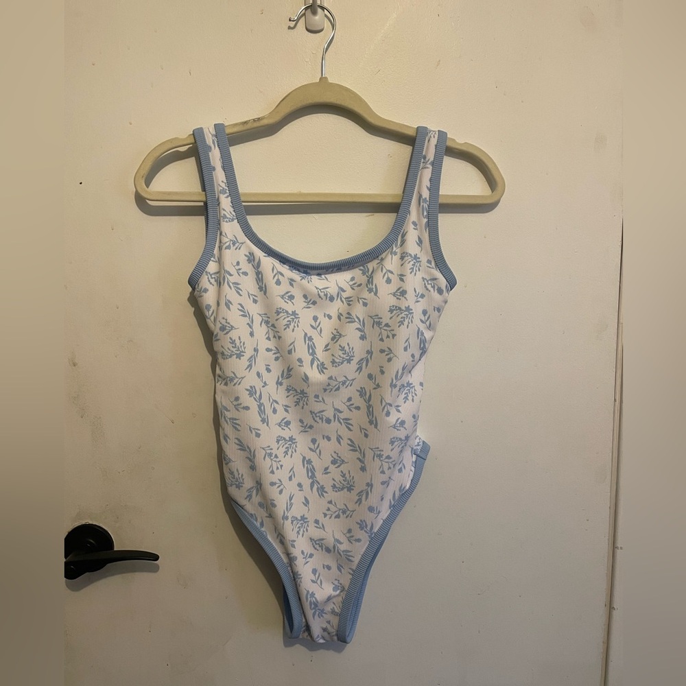LAINSNOW x MEGAN STOKES CHARELSTON FLORAL PRINT OCEAN ISLE ONE PIECE SWIMSUIT